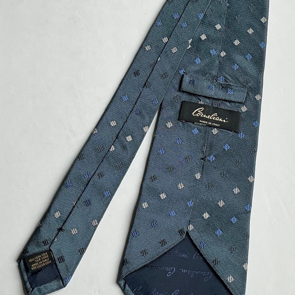 Corneliani nice shade of blue satiny silk Tie made in Italy 🇮🇹